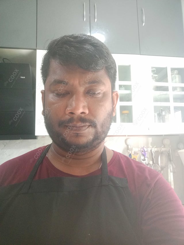 Chef from COOX at bookings. Professional cooks chefs at home