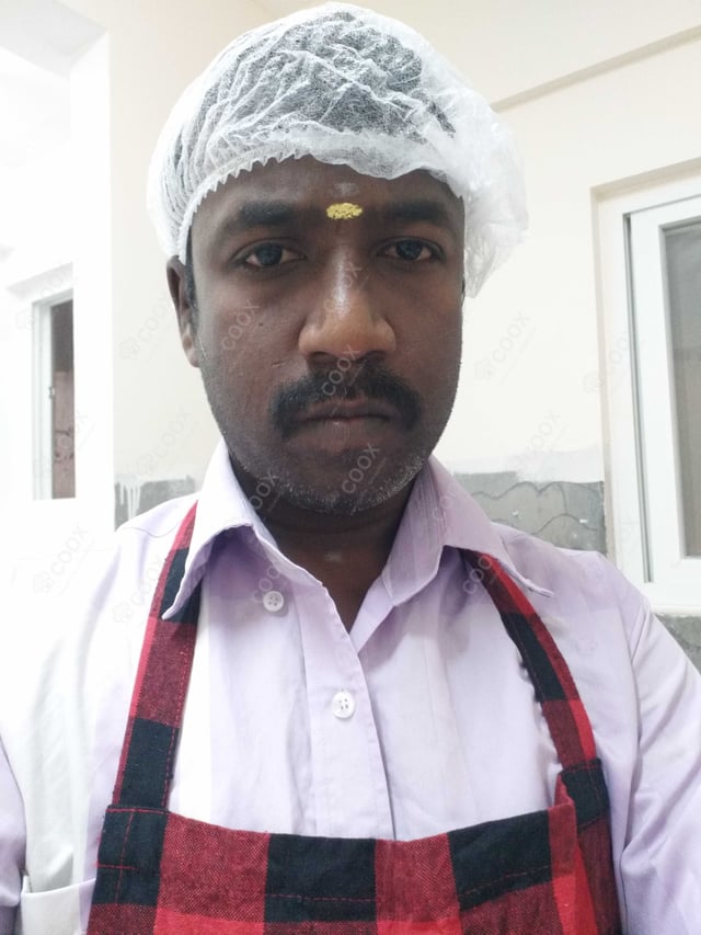 Chef from COOX at bookings. Professional cooks chefs at home