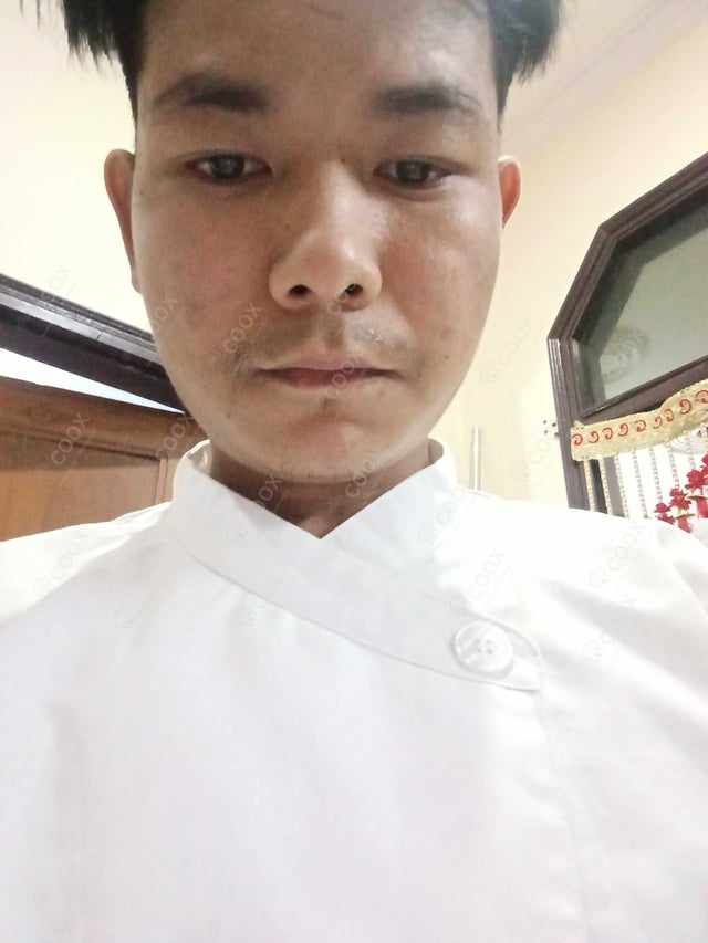 Chef from COOX at bookings. Professional cooks chefs at home