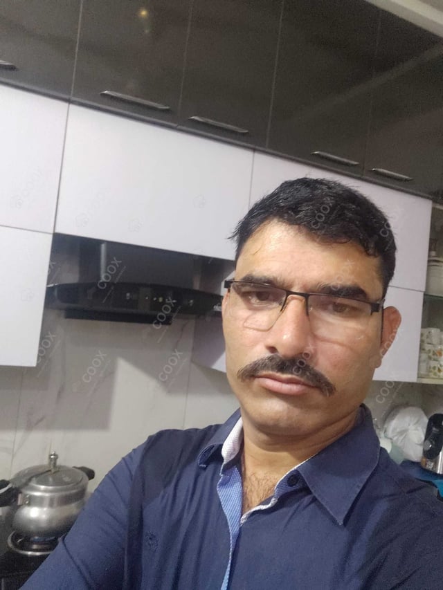 Chef from COOX at bookings. Professional cooks chefs at home