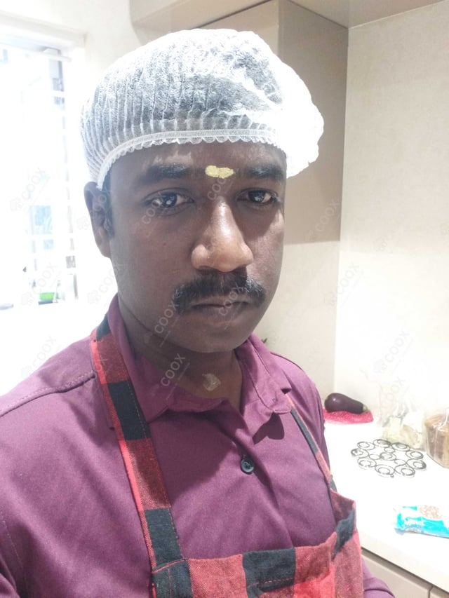 Chef from COOX at bookings. Professional cooks chefs at home