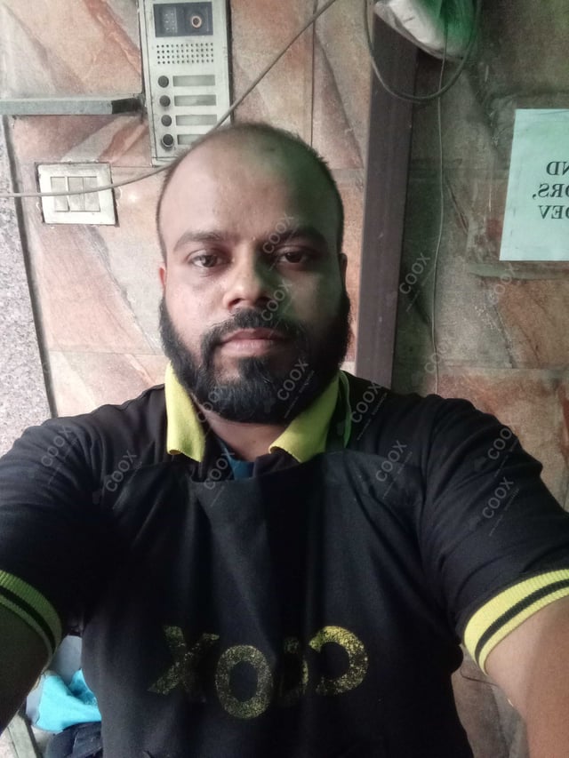 Chef from COOX at bookings. Professional cooks chefs at home