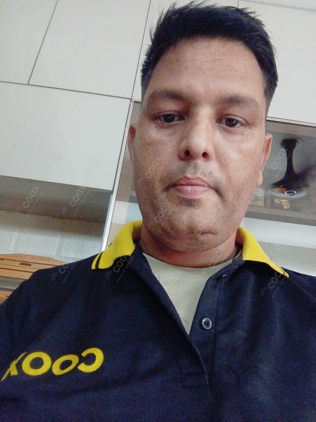 Chef from COOX at bookings. Professional cooks chefs at home