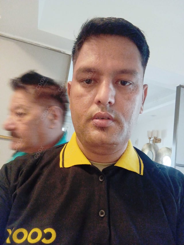 Chef from COOX at bookings. Professional cooks chefs at home