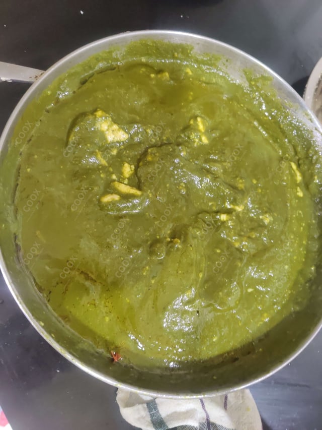 Delicious Palak Paneer prepared by COOX