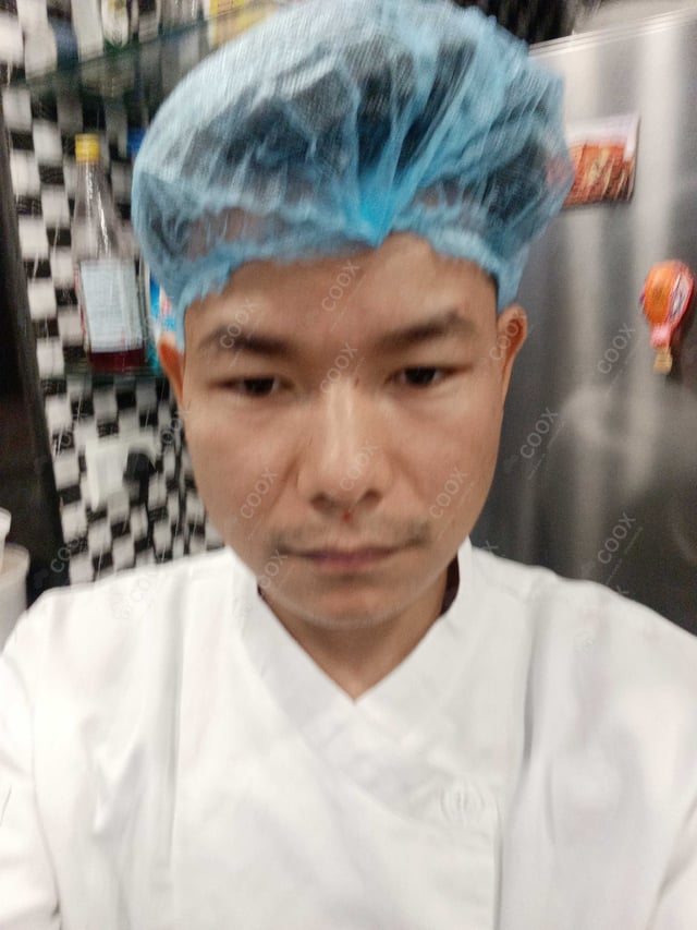 Chef from COOX at bookings. Professional cooks chefs at home