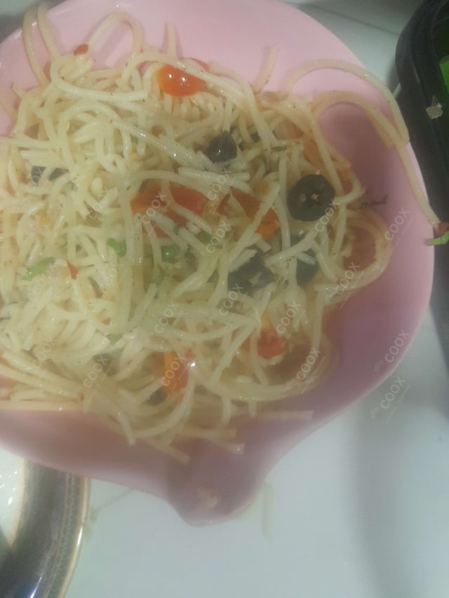 Delicious Spaghetti Aglio e Olio prepared by COOX
