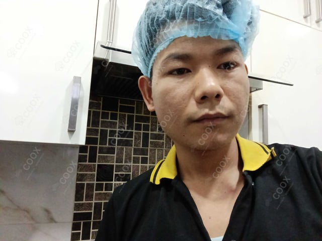 Chef from COOX at bookings. Professional cooks chefs at home