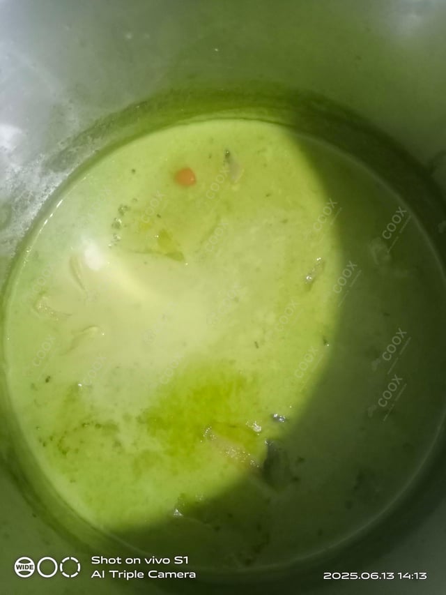 Tasty Green Thai Chicken Curry cooked by COOX chefs cooks during occasions parties events at home