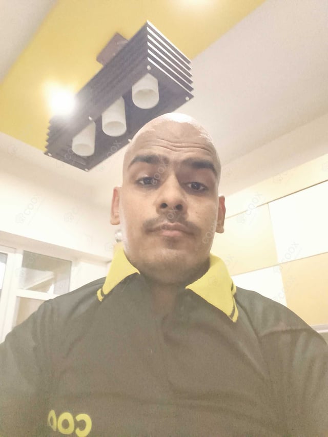 Chef from COOX at bookings. Professional cooks chefs at home