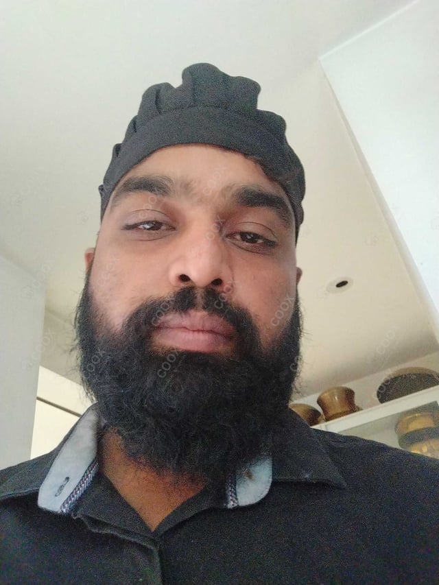 Chef from COOX at bookings. Professional cooks chefs at home