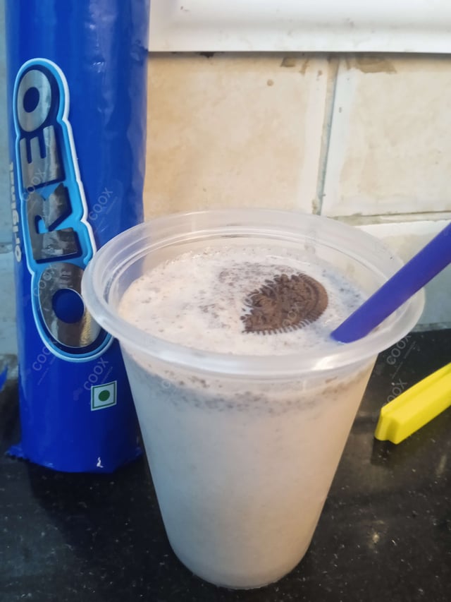 Delicious Oreo Cookie Milkshake prepared by COOX