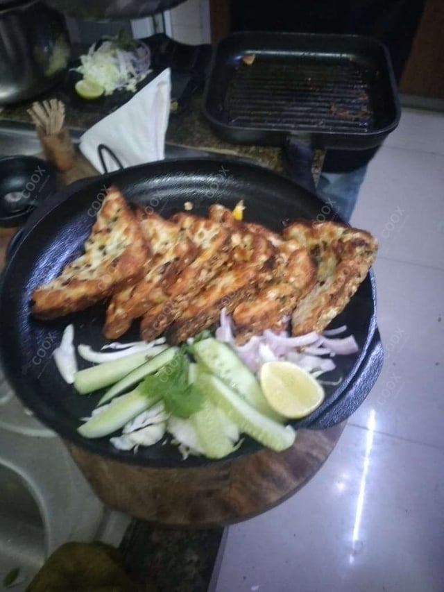 Tasty Garlic Bread with Cheese cooked by COOX chefs cooks during occasions parties events at home