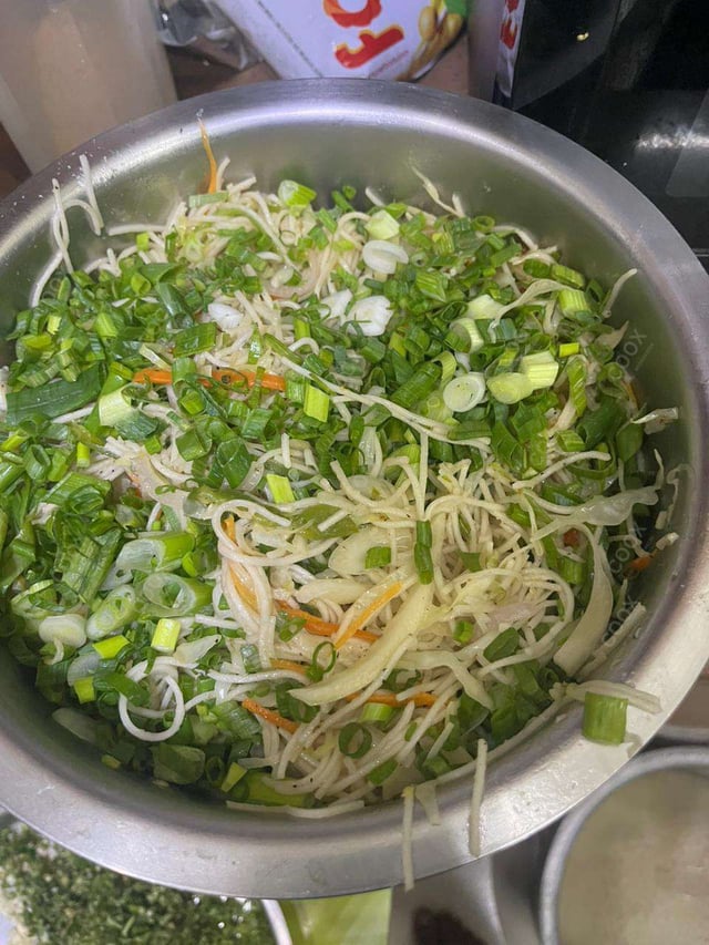 Delicious Veg Hakka Noodles prepared by COOX