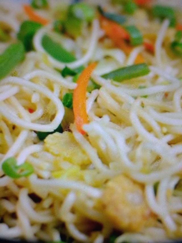 Delicious Veg Hakka Noodles prepared by COOX