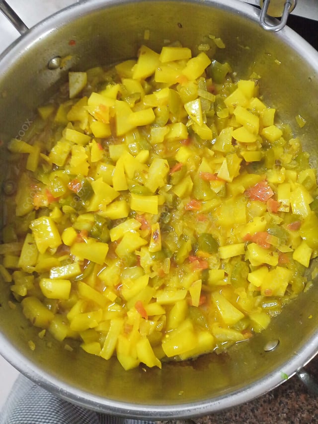 Delicious Aloo Shimla Mirch prepared by COOX