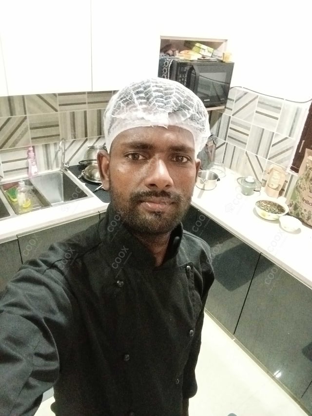 Chef from COOX at bookings. Professional cooks chefs at home