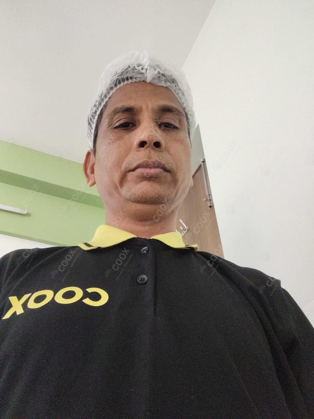 Chef from COOX at bookings. Professional cooks chefs at home