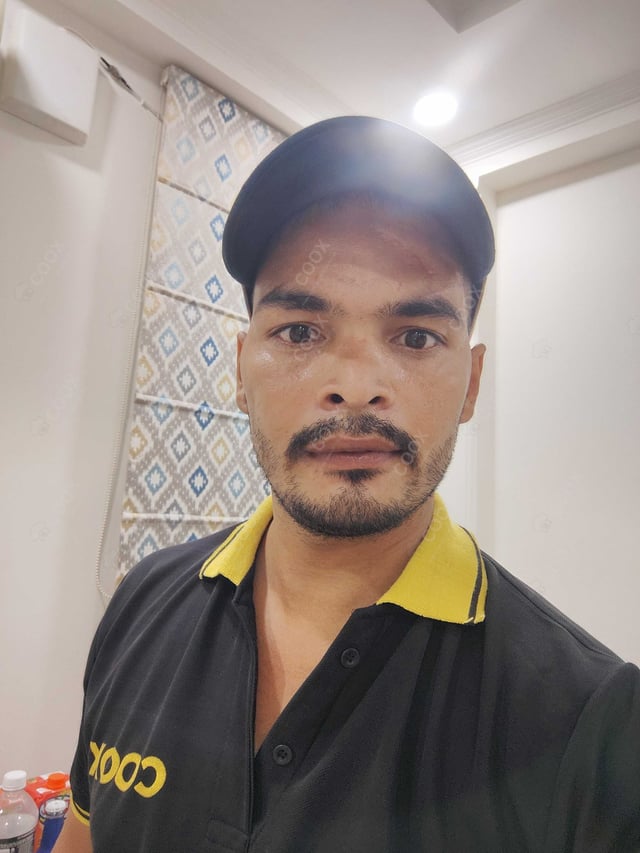 Chef from COOX at bookings. Professional cooks chefs at home