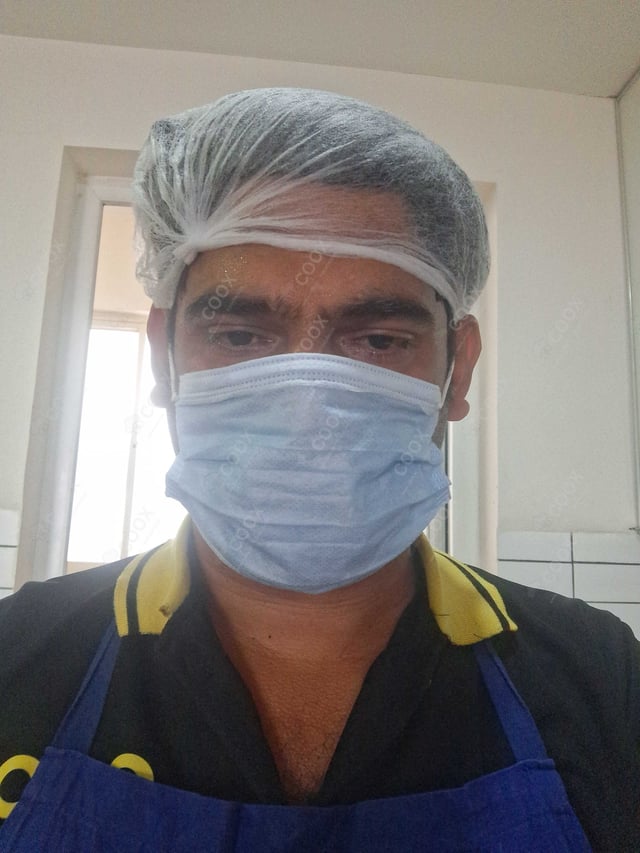 Chef from COOX at bookings. Professional cooks chefs at home