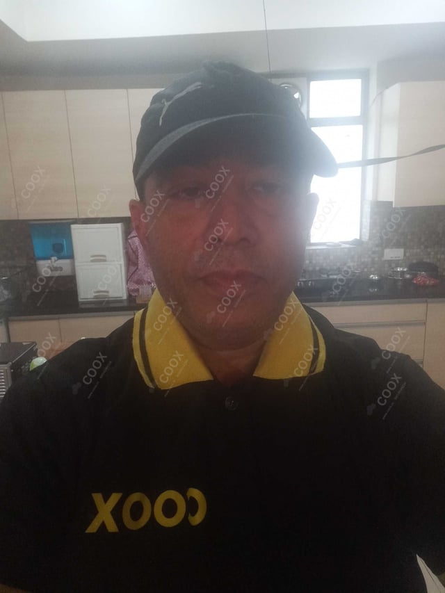 Chef from COOX at bookings. Professional cooks chefs at home