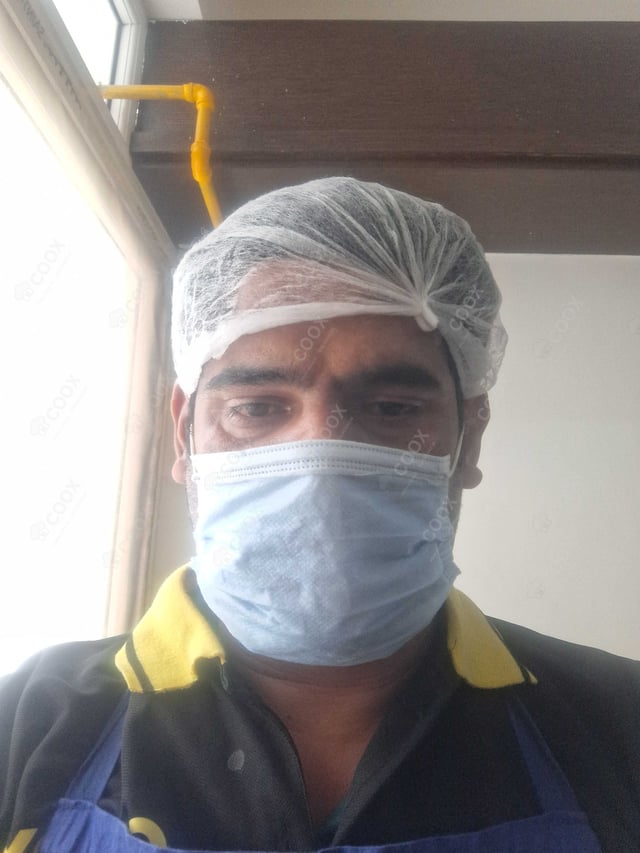 Chef from COOX at bookings. Professional cooks chefs at home