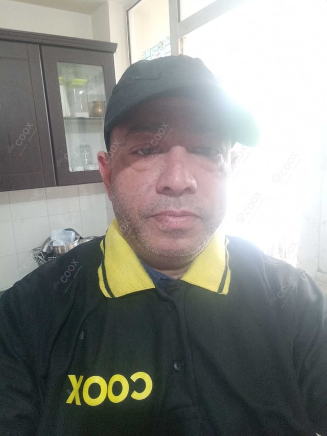 Chef from COOX at bookings. Professional cooks chefs at home