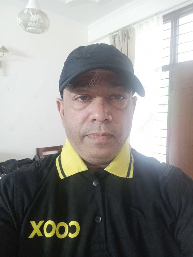 Chef from COOX at bookings. Professional cooks chefs at home