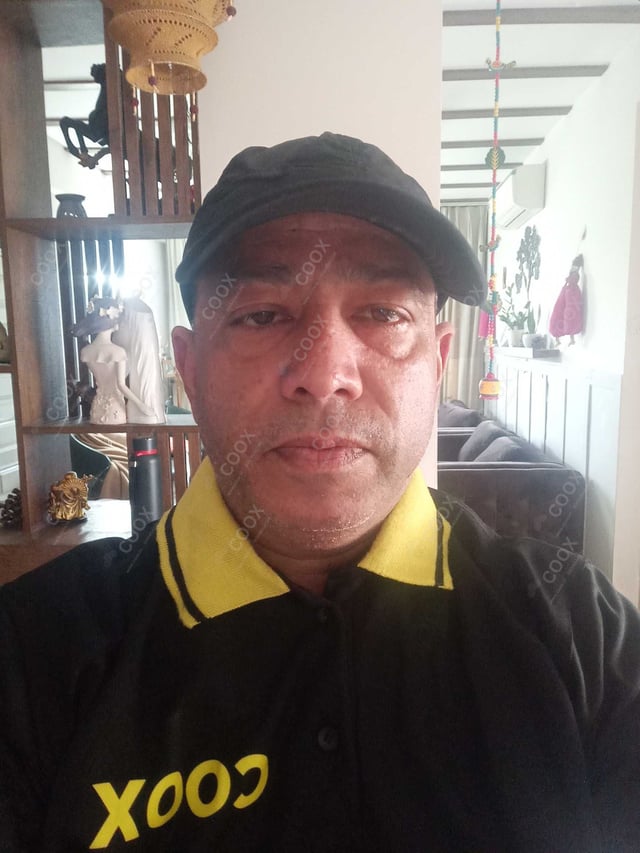 Chef from COOX at bookings. Professional cooks chefs at home