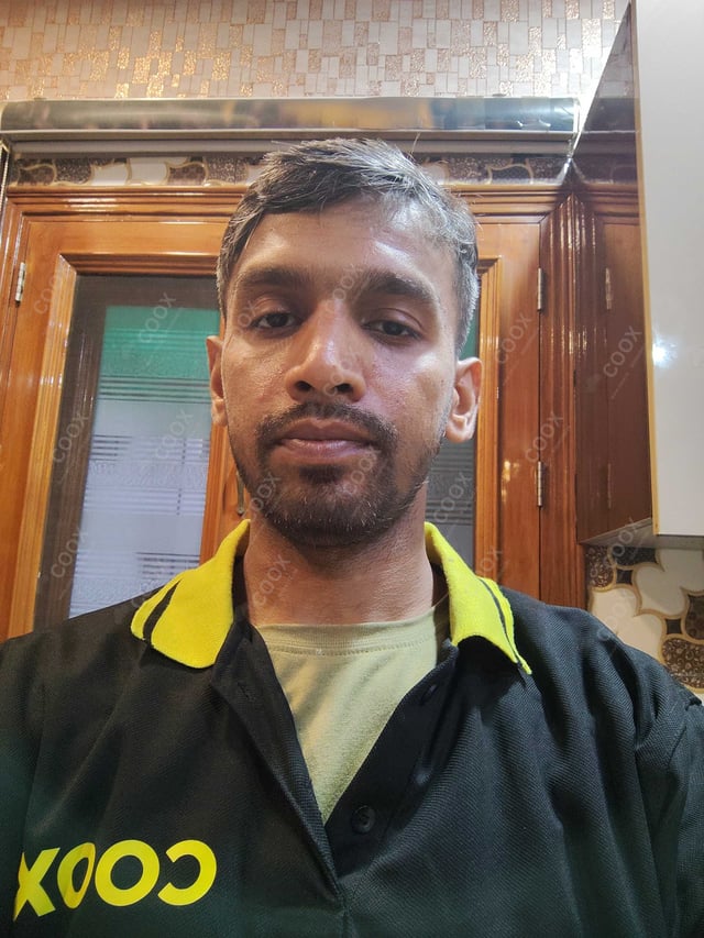 Chef from COOX at bookings. Professional cooks chefs at home