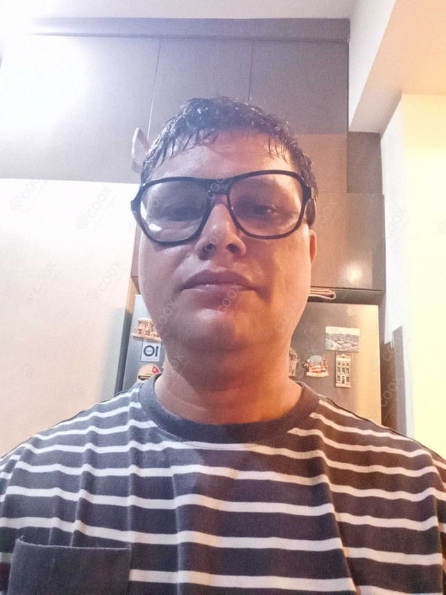 Chef from COOX at bookings. Professional cooks chefs at home