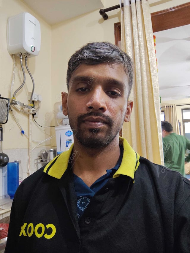 Chef from COOX at bookings. Professional cooks chefs at home