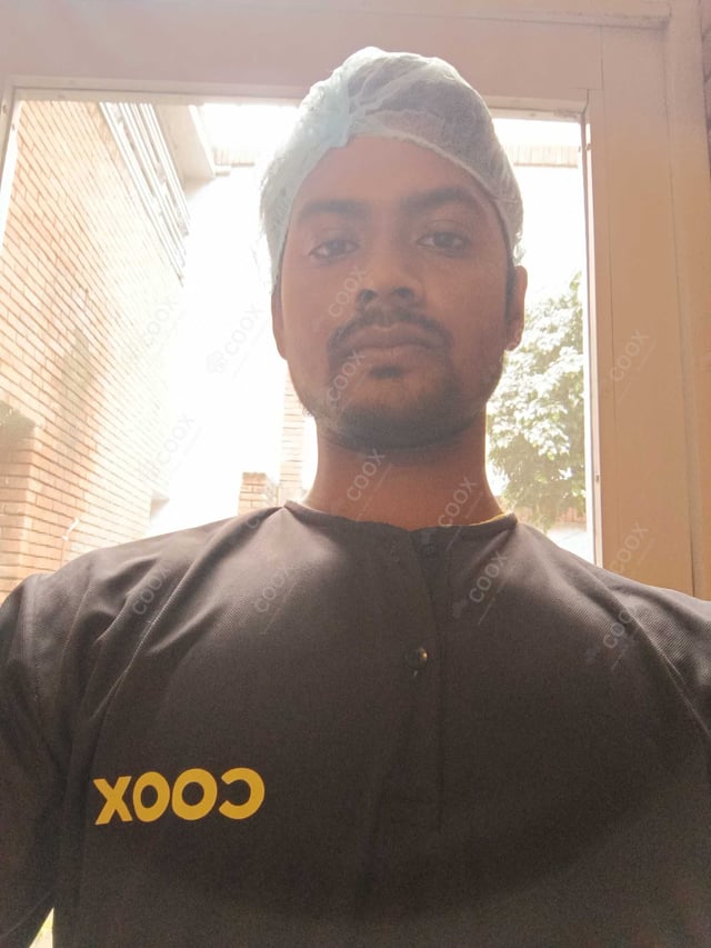 Chef from COOX at bookings. Professional cooks chefs at home