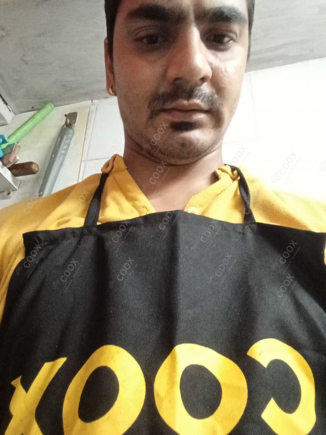 Chef from COOX at bookings. Professional cooks chefs at home