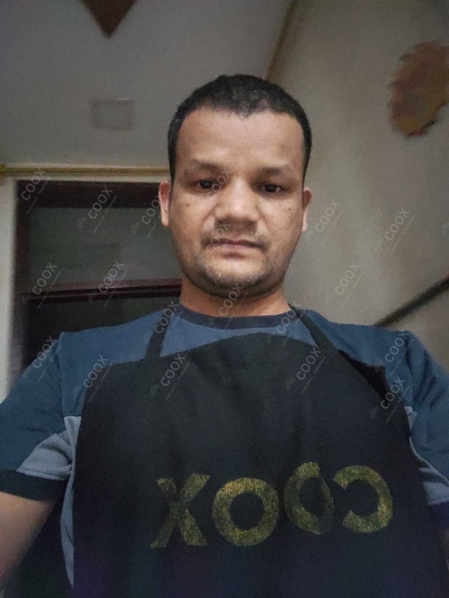 Chef from COOX at bookings. Professional cooks chefs at home