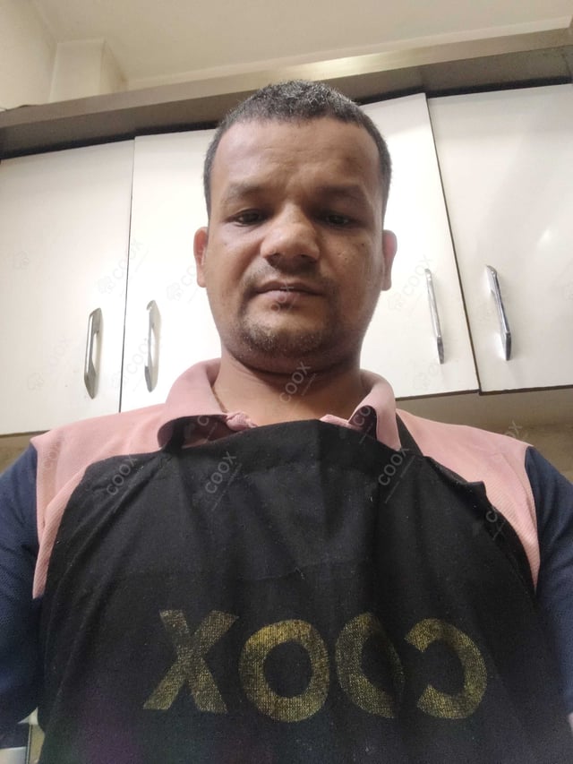 Chef from COOX at bookings. Professional cooks chefs at home