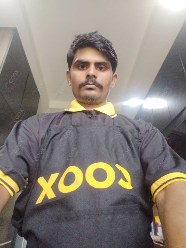 Chef from COOX at bookings. Professional cooks chefs at home