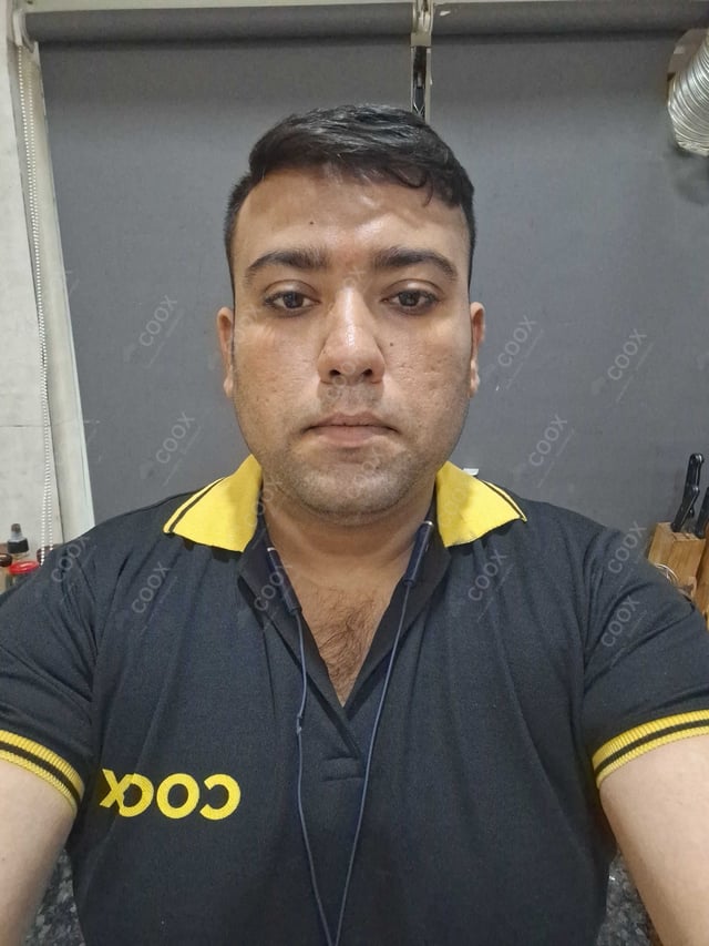 Chef from COOX at bookings. Professional cooks chefs at home