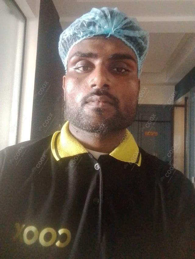 Chef from COOX at bookings. Professional cooks chefs at home