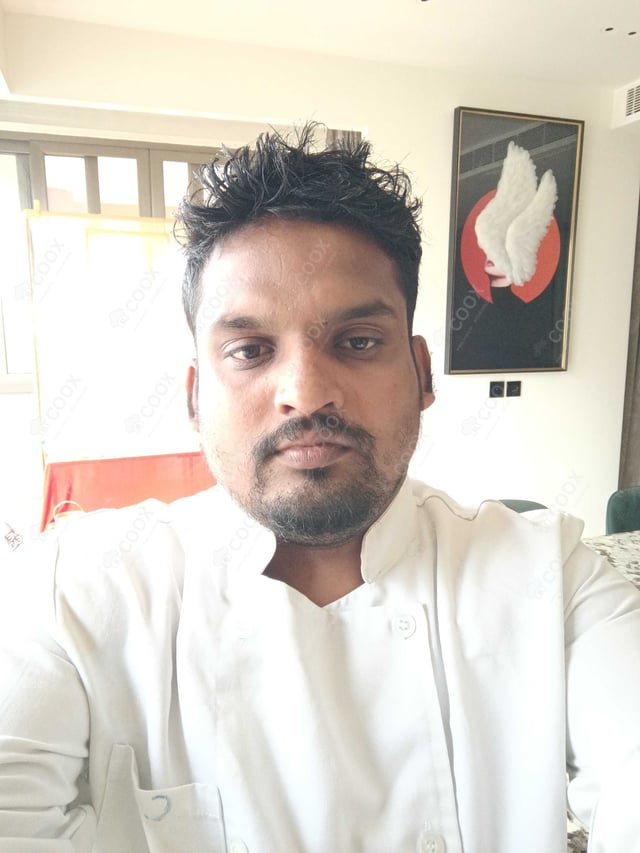 Chef from COOX at bookings. Professional cooks chefs at home