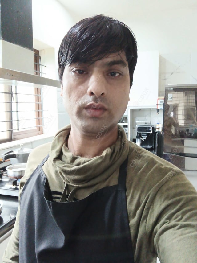 Chef from COOX at bookings. Professional cooks chefs at home