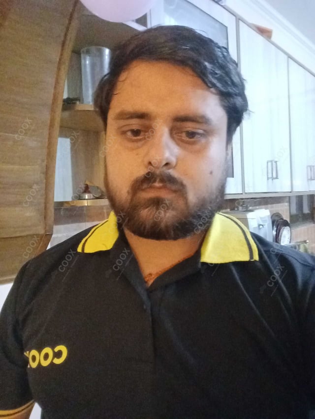 Chef from COOX at bookings. Professional cooks chefs at home