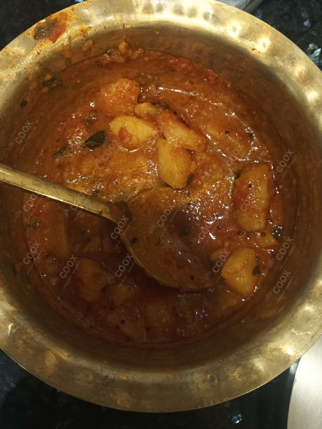 Tasty Aloo Rasedar cooked by COOX chefs cooks during occasions parties events at home