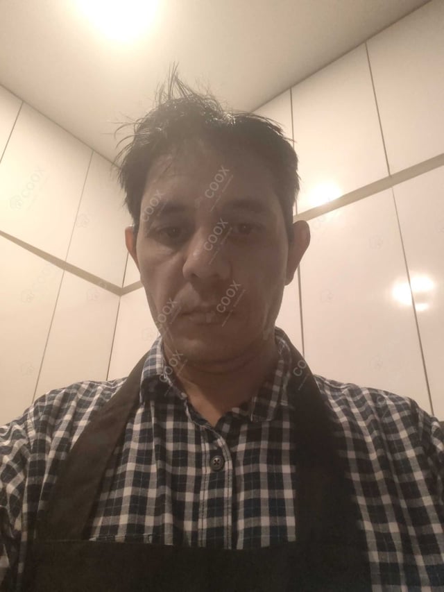 Chef from COOX at bookings. Professional cooks chefs at home