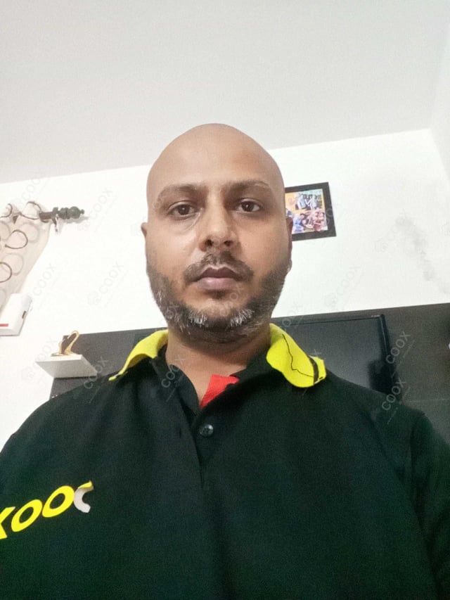 Chef from COOX at bookings. Professional cooks chefs at home