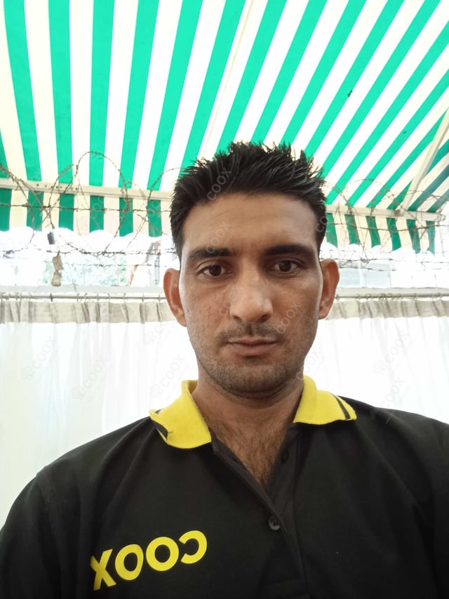 Chef from COOX at bookings. Professional cooks chefs at home