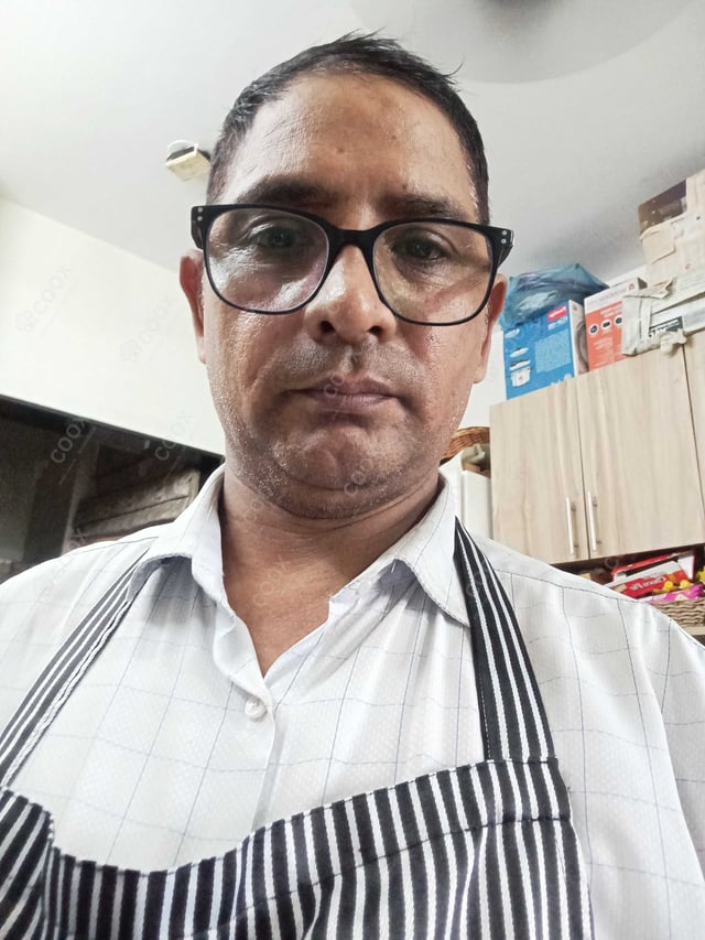 Chef from COOX at bookings. Professional cooks chefs at home