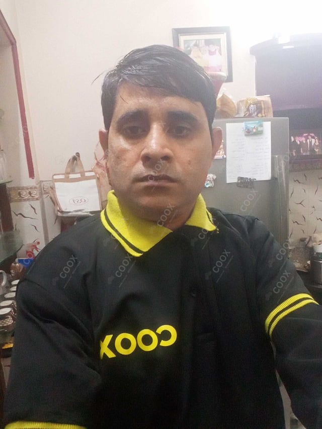 Chef from COOX at bookings. Professional cooks chefs at home