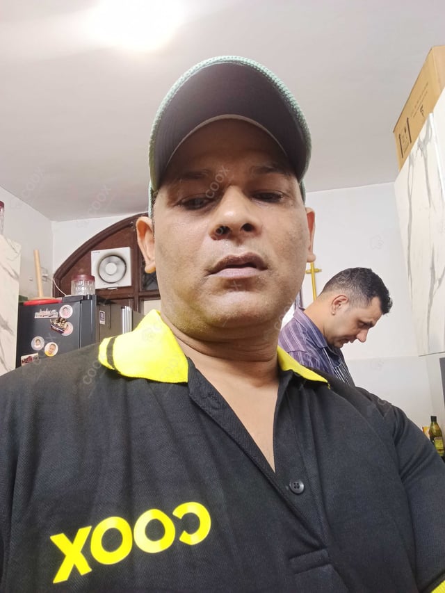 Chef from COOX at bookings. Professional cooks chefs at home