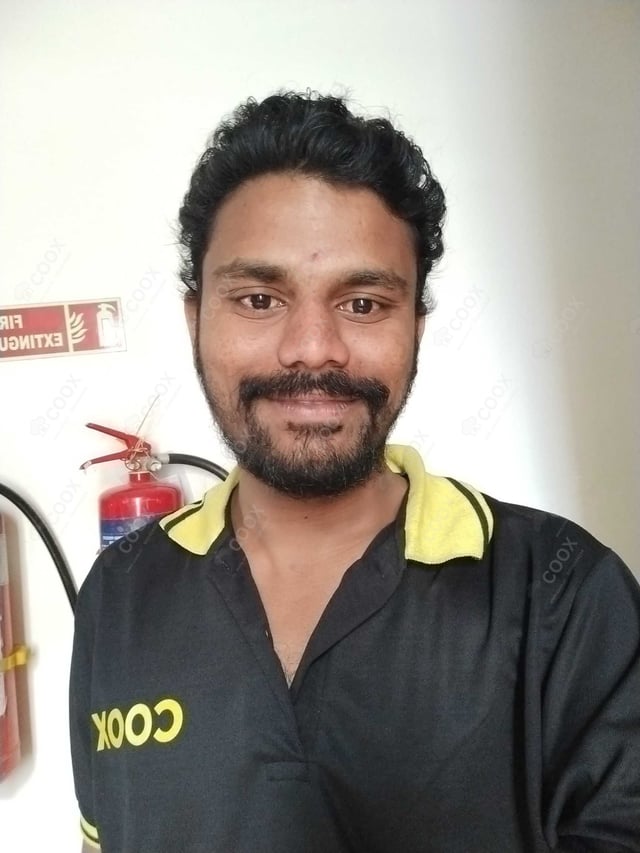 Chef from COOX at bookings. Professional cooks chefs at home